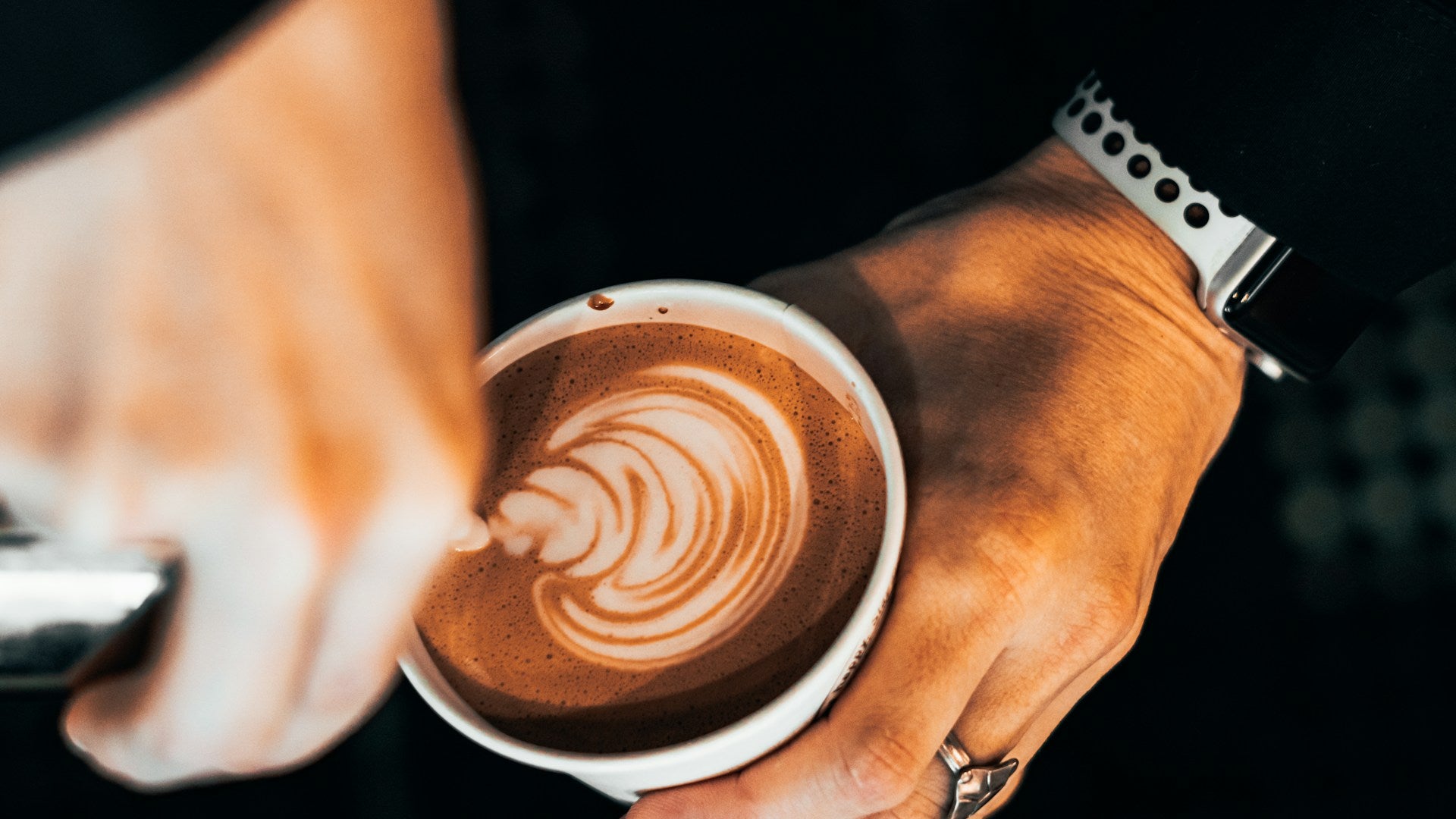 Klare Sicht auf Perfektion: Doppelwandige Latte Macchiato Gläser im Fokus