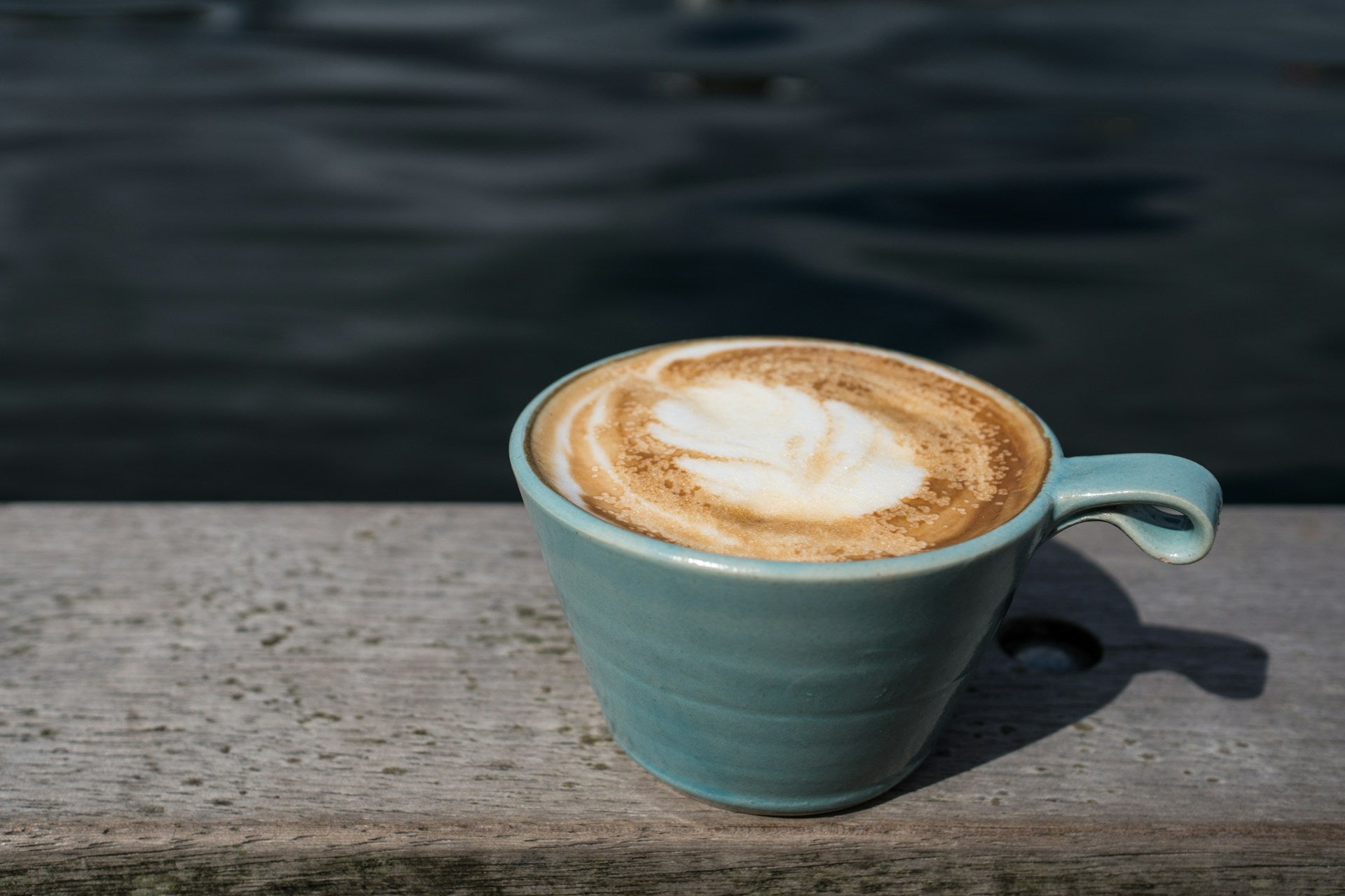 Weihnachtszauber im Becher: Die Verlockung von Weihnachts Cappuccino