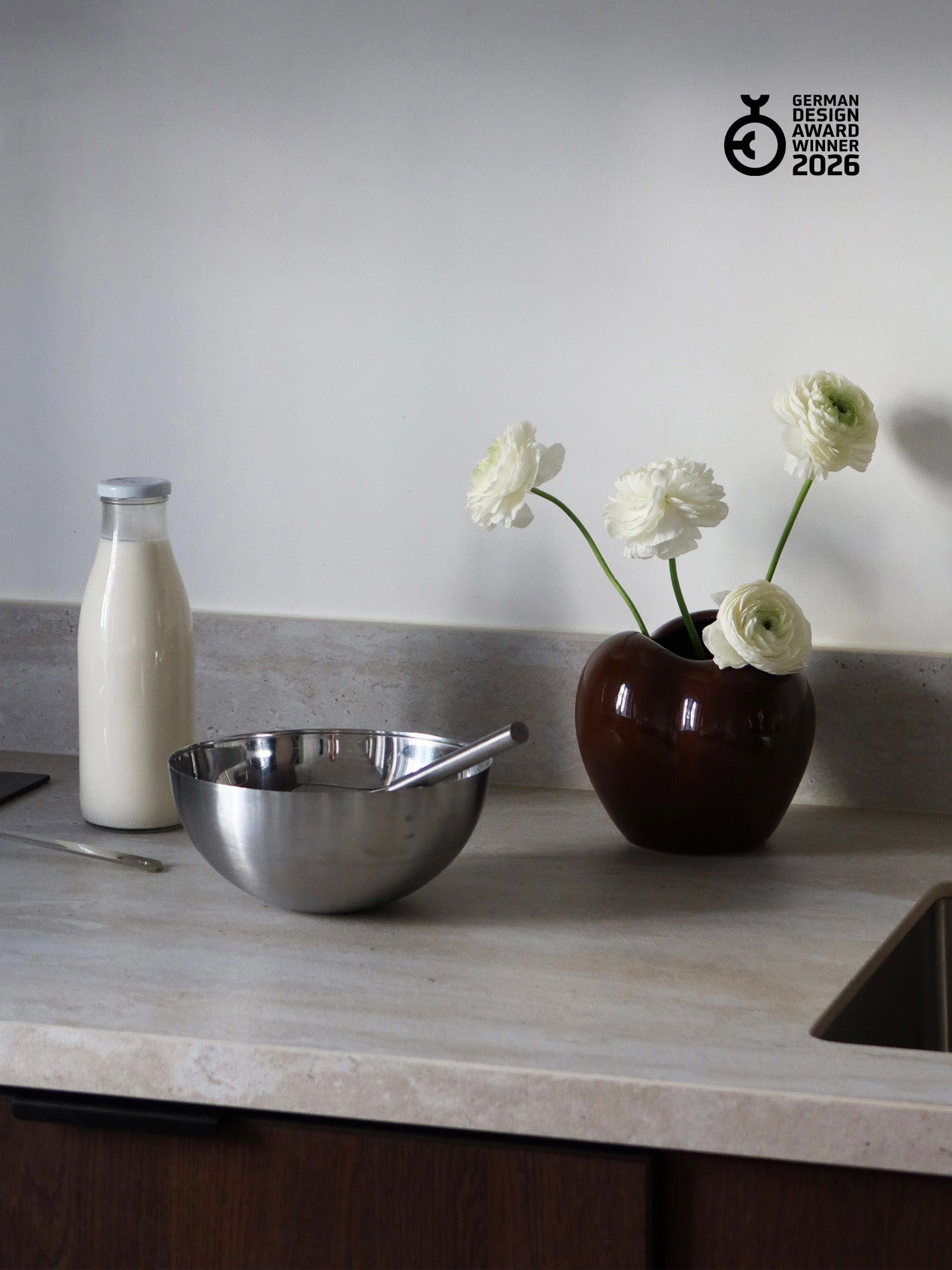 Mini Poppy Vase, chocolate brown