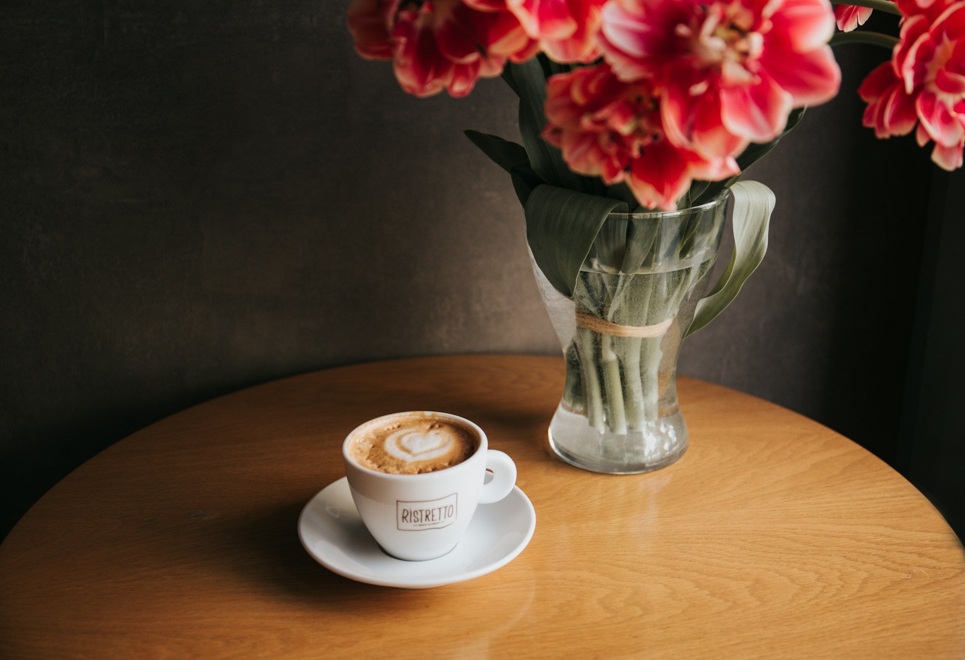 Schönheit in der Tasse: Cappuccino Farbe für Anspruchsvolle