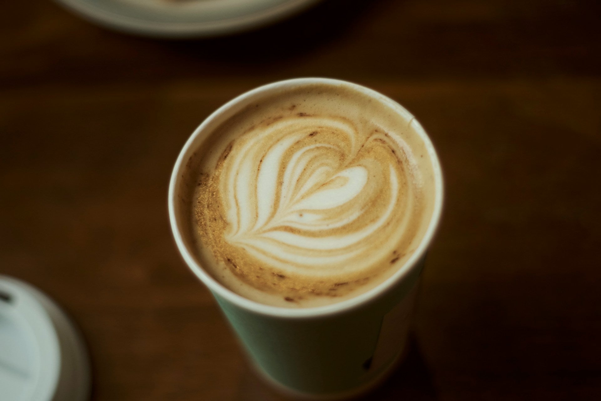 Kaffeegenuss Deluxe: Latte Macchiato vs. Cappuccino - Wer gewinnt?