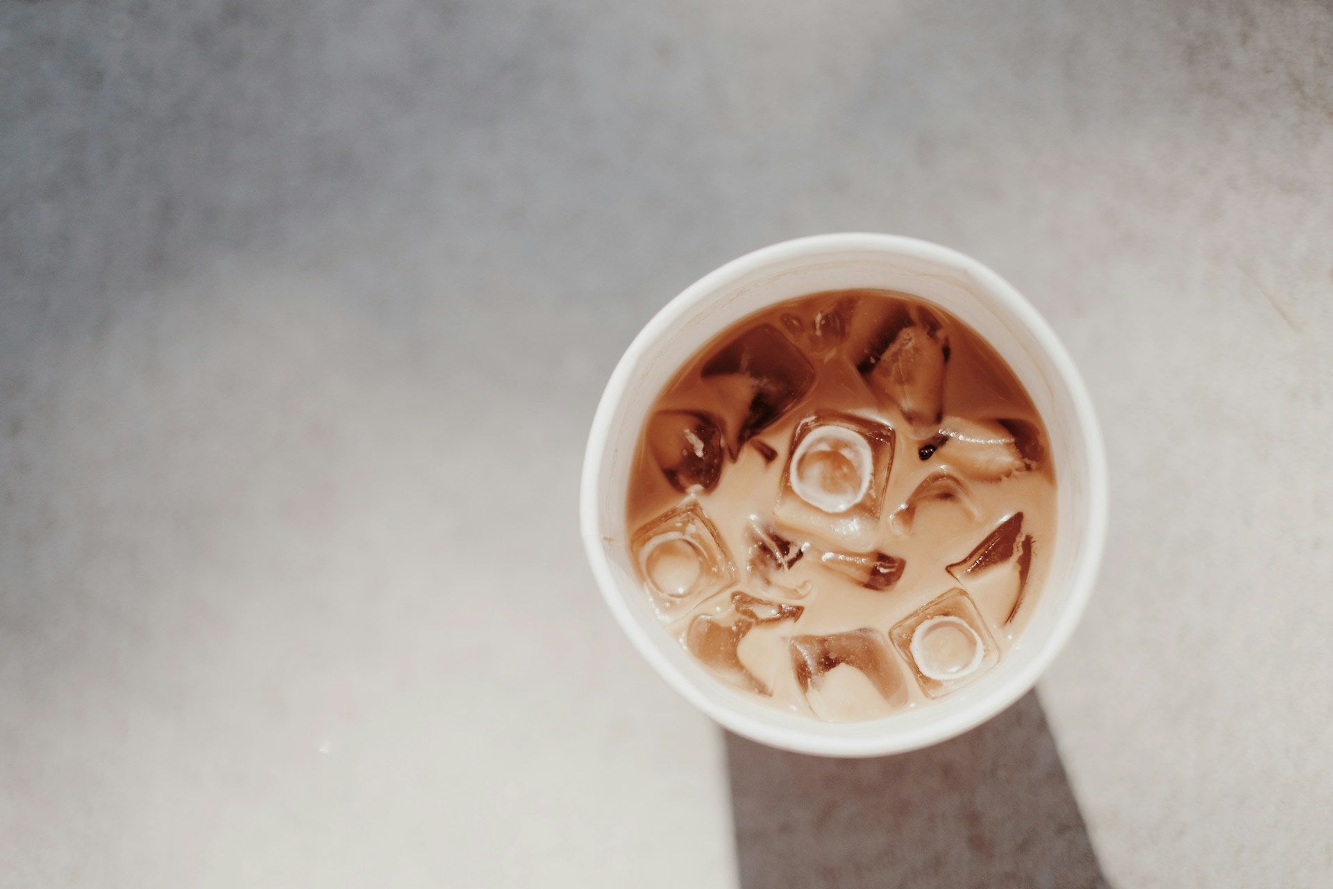 Entdecke den Genuss: Wie man Irish Coffee richtig trinkt