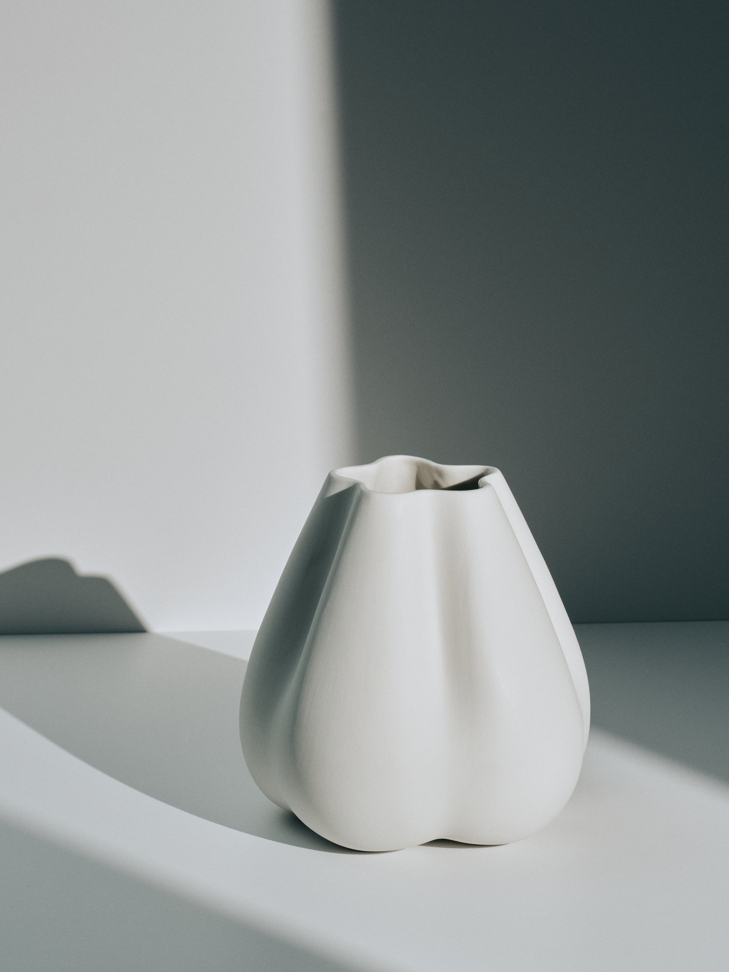 Dumpling Vase, white, matte finish