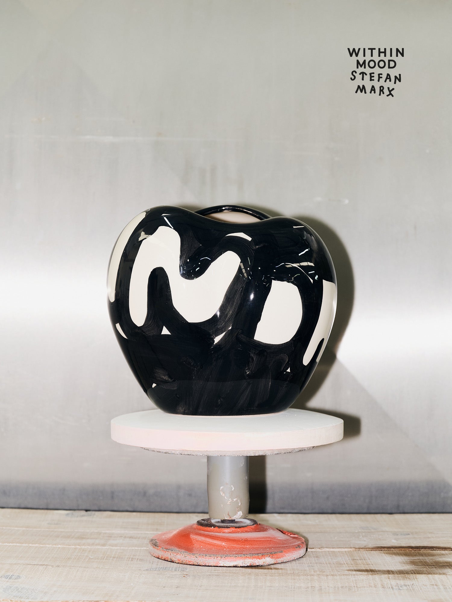 Poppy Vase, Stefan Marx Ed. – IN DREAMS