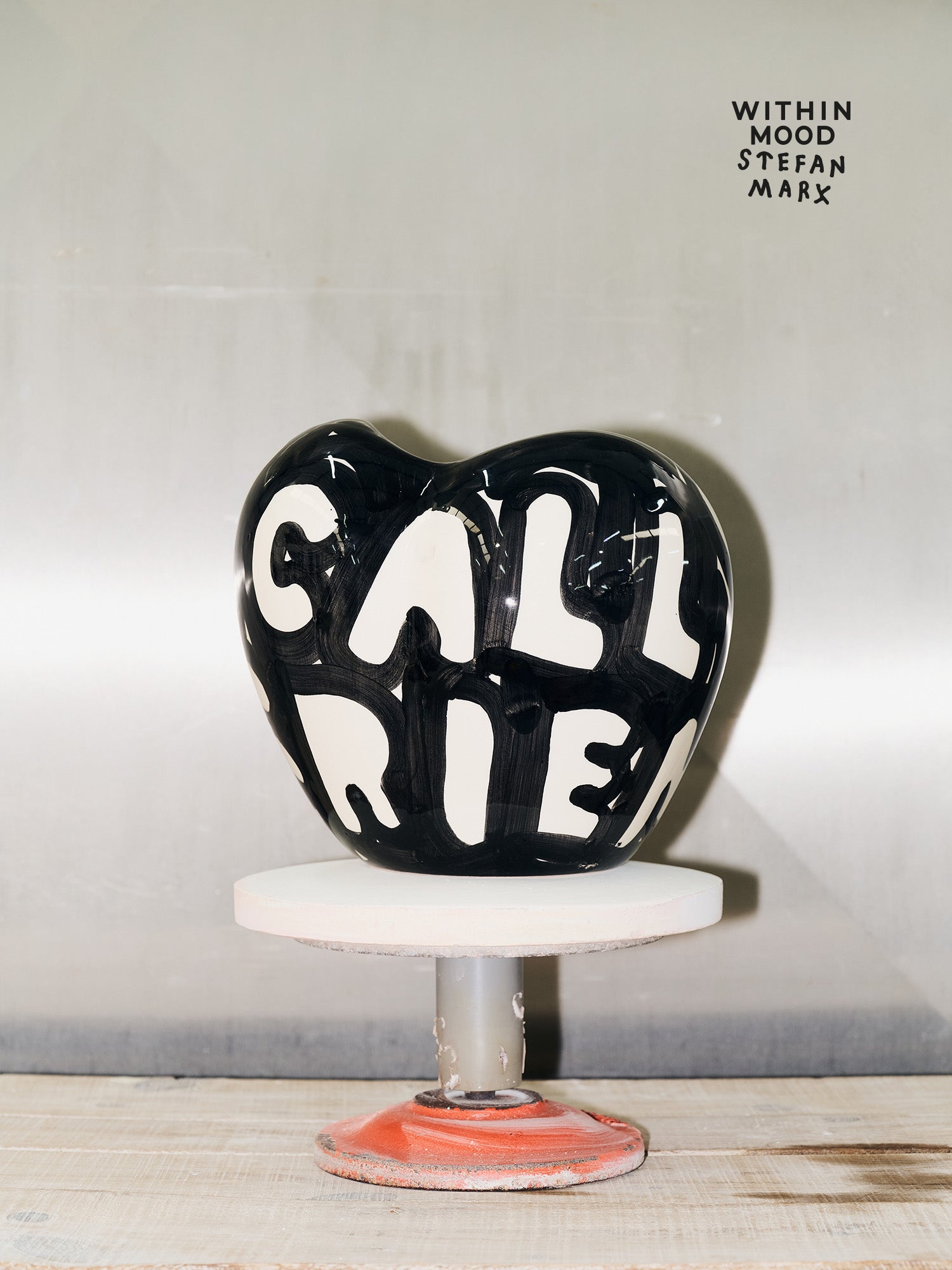 Poppy Vase, Stefan Marx Ed. – I CALL YOU MY FRIEND